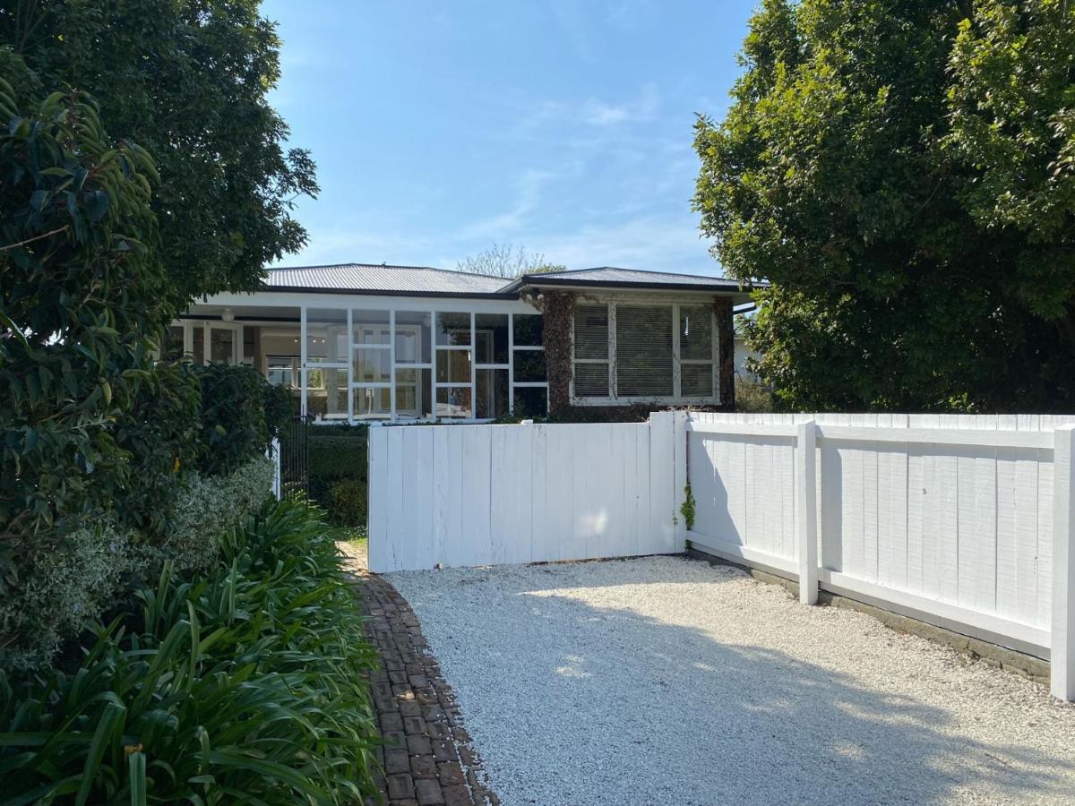 Hpg Villa Formerly Known As Pipi Hotel Havelock North Exterior photo
